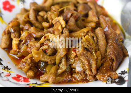 Curry d'intestin de poulet gras de Myanmar. Déjeuner fait maison. Banque D'Images