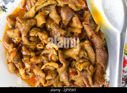 Curry d'intestin de poulet gras de Myanmar. Déjeuner fait maison. Banque D'Images