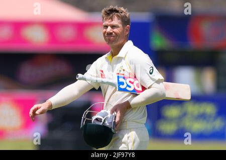 Galle, Sri Lanka. 1st juillet 2022. David Warner d'Australie quitte le terrain après la victoire pendant les 3rd jours du match de cricket d'essai de 1st entre le Sri Lanka et l'Australie au stade international de cricket de Galle, à Galle, le 1st juillet 2022. Viraj Kothalwala/Alamy Live News Banque D'Images