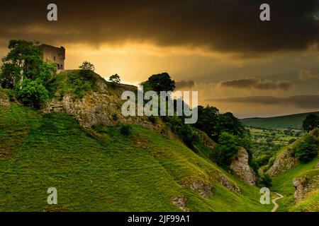 Winnats Pass est un col de colline et des gorges calcaires dans le Peak District de Derbyshire près de Castleton Banque D'Images