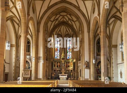 Grande vue à l'intérieur de l'église paroissiale Saint-Joseph (Sankt-Josephs-Kirche), la deuxième plus grande église catholique de Speyer, en Allemagne. Les quatre peintures sur... Banque D'Images