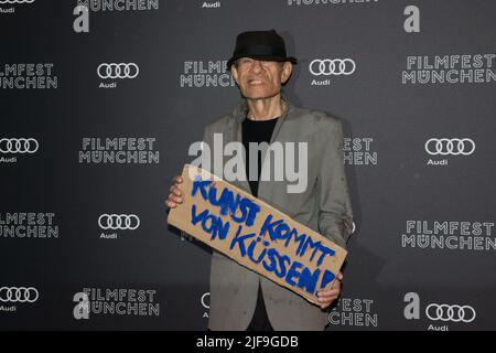 Le réalisateur Klaus Lemke vu avant la projection de son film CHAMPAGNER FÜR DIE AUGEN - CADEAU FÜR DEN REST au City Cinema en 39. Filmfest München Banque D'Images