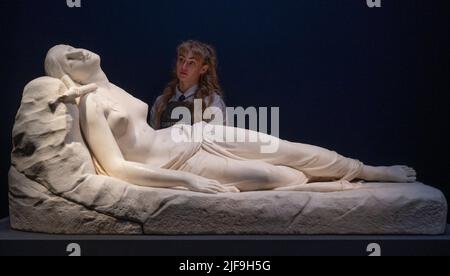 Christie’s, Londres, Royaume-Uni. 1 juillet 2022. Célébrant l’art de l’antiquité au 21st siècle, la Classic week de Christie’s London se déroule du 24 juin au 19 juillet. Les temps forts incluent : la vente en soirée Old Masters, 7 juillet. La nouvelle découverte de la Madeleine à la Décubitus par Antonio Canova, estimation: £5 000 000-8,000,0000. Crédit : Malcolm Park/Alay Live News Banque D'Images