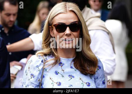 La chanteuse Katherine Jenkins arrive au cinquième jour des championnats de Wimbledon 2022 au All England Lawn tennis and Croquet Club, Wimbledon. Date de la photo: Vendredi 1 juillet 2022. Banque D'Images