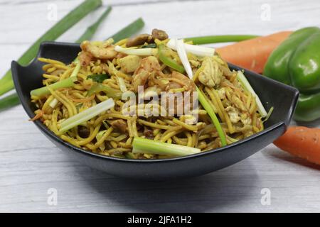 Mélangez le Chow Mein un plat oriental populaire disponible dans les restaurants chinois Banque D'Images