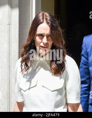 Londres, Royaume-Uni. 1st juillet 2022. Jacinda Ardern Premier ministre de la Nouvelle-Zélande à Downing Street Credit: MARTIN DALTON/Alamy Live News Banque D'Images