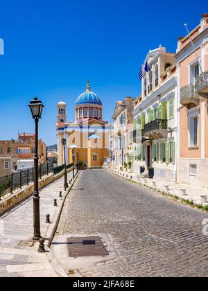 Le quartier pittoresque de Vaporia avec l'église Saint Nicolas à Ermoupolis Banque D'Images