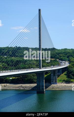 Vue du pont Albert-Louppe au pont de l'Iroise N165, qui relie Plougastel-Daoulas à Brest et qui traverse la rivière Elorn, qui Banque D'Images