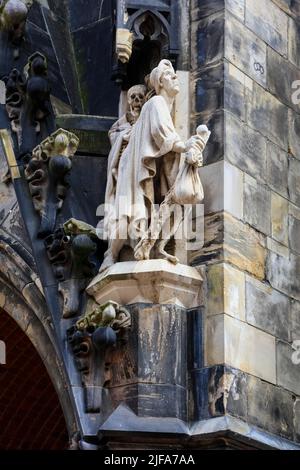 Portail principal de l'église du marché protestant-luthérien de Saint-Georgii et Jacobi dans le style gothique, capitale de l'État Hanovre, Basse-Saxe, Allemagne Banque D'Images