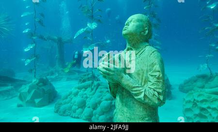 Musée de Sculpture sous-marine Ayia Napa (MUSAN) . Artiste sculpteur Jason deCaires Taylor. Mer Méditerranée, Ayia Napa, Chypre Banque D'Images