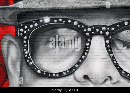 Watford, Royaume-Uni, 1st juillet 2022, la fresque de Sir Elton John a révélé aujourd'hui. La fresque a été créée par Murmuros devant les concerts d’Elton John à Vicarage Road. , Andrew Lalchan Photography/Alamy Live News Banque D'Images