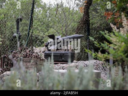 Les armes utilisées par le Hezbollah sont exposées au Musée de la résistance, une vitrine construite par le groupe de milices Hezbollah qui contrôle de larges portions du sud du Liban. Le musée se trouve au sommet de la colline à environ 90 kilomètres de la frontière avec Israël. (Photo de Nidal Alwaheidi / SOPA Images / Sipa USA) Banque D'Images