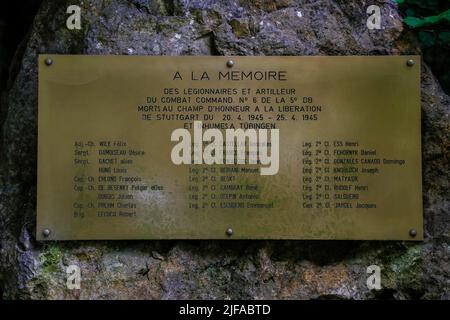 Plaque commémorative, signe avec inscription, a la mémoire des légionnaires et Artilleur, Albut, Altes Lager, qui fait partie de l'ancien entraînement militaire Banque D'Images