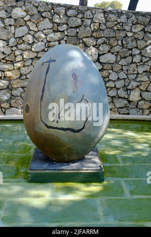 Fondation Maeght à St-Paul du-Vence Côte d'Azur une exposition d'art moderne et contemporain, dans un bâtiment du patrimoine artistique. Banque D'Images