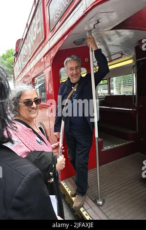 Londres, Royaume-Uni. 1 juillet 2022: John Rees est un activiste politique britannique continue de lutter pour libérer son mari et leurs fils père Julian Assange liberté 'aucune extradition', Home Office, Londres, Royaume-Uni. - 1 juillet 2022. Crédit : voir Li/Picture Capital/Alamy Live News Banque D'Images