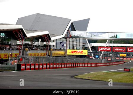 Silverstone, Northants, Royaume-Uni. 1st juillet 2022. Une piste vide à la suite de la pluie et un “drapeau rouge” pendant la première journée de pratique pour le GRAND Prix britannique LENOVO FORMULA 1 crédit: Motofoto/Alay Live News Banque D'Images