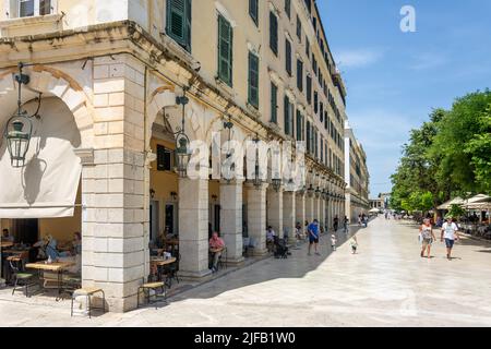 Terrasses à arcades du Liston, vieille ville de Corfou, Corfou (Kerkyra), Iles Ioniennes, Grèce Banque D'Images