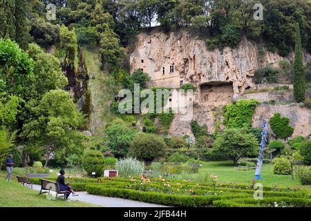 France, Var, Villecroze, chute d'eau et grottes troglodytes dans le parc de Villecroze Banque D'Images