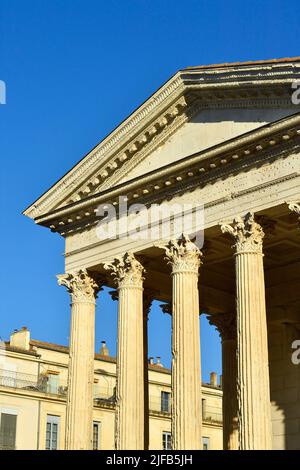 La France, Gard, Nîmes, maison carrée, ancien temple romain du 1er siècle avant J.-C., musée d'Art Contemporain Banque D'Images