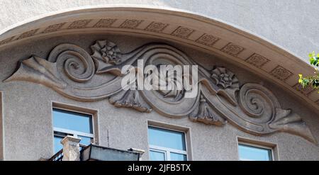 Kiev, Ukraine 11 juillet 2021: Décoration architecturale de la façade en stuc d'un bâtiment dans la ville de Kiev Banque D'Images