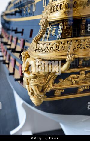 France, Charente-Maritime, Rochefort, Centre international de la mer dans l'ancien quai maritime de Rochefort, le Musée maritime national, modèle à partir de 1751 à l'échelle 1/24 du Dauphin Royal avec 110 canons Banque D'Images