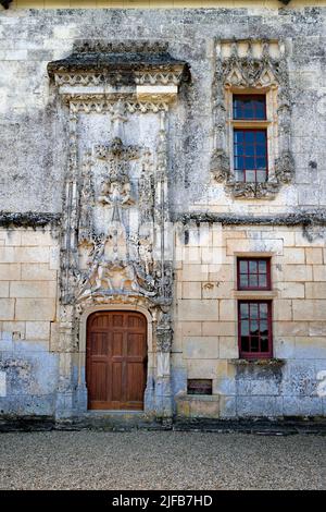 France, Charente-Maritime, Saintonge, Crazannes, château de Crazannes, la façade nord est ornée de sculptures de style flamboyant Banque D'Images