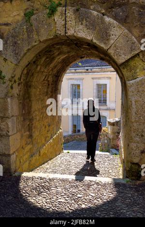 France, Dordogne, Périgord Vert, Nontron, passage sous la rue des Chèvres Banque D'Images