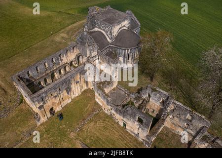 France, Dordogne, Périgord Vert, Villars, ruines de l'abbaye cistercienne de Boschaud du 12th siècle qui appartenait à l'abbaye de Clairvaux (vue aérienne) Banque D'Images