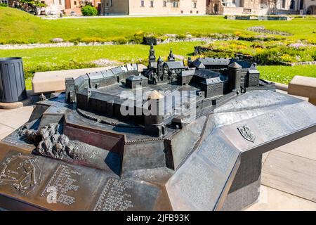 Pologne, petite Pologne, Cracovie, classée au patrimoine mondial de l'UNESCO, château de Wawel sur la colline royale, modèle du château Banque D'Images