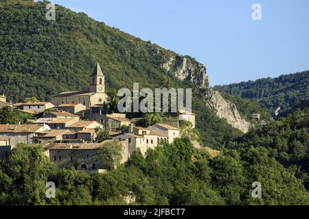 France, Drôme, parc naturel régional des Baronnies provençales, Saint Auban sur l'Ouveze, vue sur le village Banque D'Images