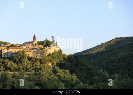 France, Drôme, parc naturel régional des Baronnies provençales, Saint Auban sur l'Ouveze, vue sur le village Banque D'Images