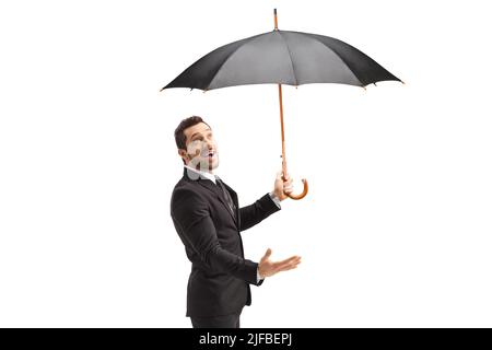 Homme d'affaires avec parapluie vérifiant le temps isolé sur fond blanc Banque D'Images