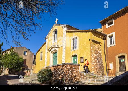 France, Vaucluse, Parc naturel régional du Luberon, Roussillon, étiqueté les plus Beaux villages de France (les plus beaux villages de France), église Saint-Michel Banque D'Images