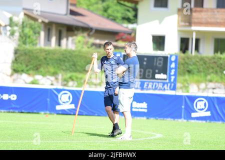 KSC-coach entraîneur Christian Eichner en trainingscamp en Autriche planification de l'équipe Aufstellung Taktik Kreuzer Sportgeschäftsfü Banque D'Images