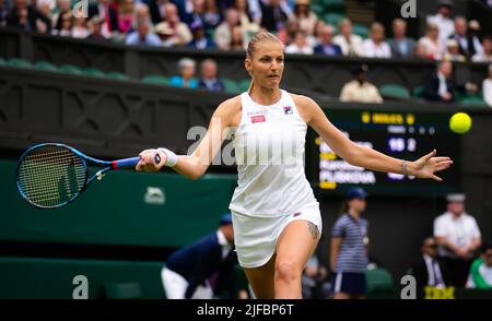 Karolina Pliskova de la République tchèque en action contre Katie Boulter de Grande-Bretagne lors du deuxième tour des Championnats de Wimbledon 2022, tournoi de tennis Grand Chelem sur 30 juin 2022 au All England Lawn tennis Club à Wimbledon près de Londres, Angleterre - photo: Rob Prange/DPPI/LiveMedia Banque D'Images