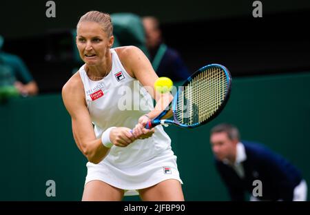 Karolina Pliskova de la République tchèque en action contre Katie Boulter de Grande-Bretagne lors du deuxième tour des Championnats de Wimbledon 2022, tournoi de tennis Grand Chelem sur 30 juin 2022 au All England Lawn tennis Club à Wimbledon près de Londres, Angleterre - photo: Rob Prange/DPPI/LiveMedia Banque D'Images