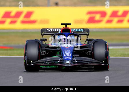 Alexander Albon de Williams en action lors de la deuxième session d'entraînement de F1 en prévision du Grand Prix britannique 2022 à Silverstone, à Towcester. Date de la photo: Vendredi 1 juillet 2022. Banque D'Images