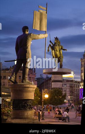 Macédoine du Nord, Skopje, place de la Macédoine, guerrier sur un cheval, Dimitar Pop-Georgiev Berovski, statues, Banque D'Images