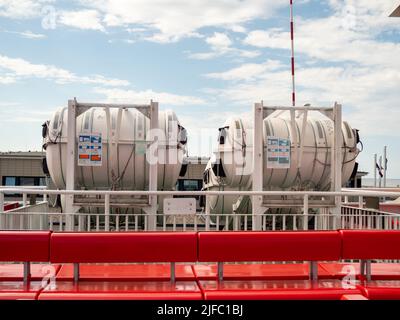 Bateau de sauvetage d'urgence à bord du navire. Bateau gonflable d'urgence. Banque D'Images