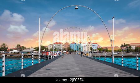 Pont flottant sur ponton, Willemstad, Curaçao. Banque D'Images