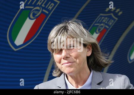 Castel Di Sangro, Italie. 01st juillet 2022. Milena Bertolini entraîneur de l'Italie avant le match de football amical avant l'EURO des femmes 2022 entre l'Italie et l'Espagne au stade Teofilo Patini à Castel di Sangro (Italie), 01 juillet 2022. Photo Cesare Purini/Insidefoto crédit: Insidefoto srl/Alay Live News Banque D'Images