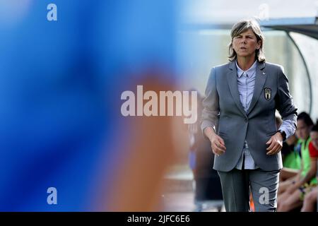 Castel Di Sangro, Italie. 01st juillet 2022. Milena Bertolini entraîneur de l'Italie lors du match de football amical avant l'EURO des femmes 2022 entre l'Italie et l'Espagne au stade Teofilo Patini à Castel di Sangro (Italie), 01 juillet 2022. Photo Cesare Purini/Insidefoto crédit: Insidefoto srl/Alay Live News Banque D'Images