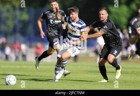 Duisburg, Allemagne. 01st juillet 2022. Firo: 07/01/2022, football, 3rd Bundesliga, saison 2022/2023, Test Match MSV Duisburg - SC Preussen, Prussia Munster Muenster duels, Moritz Stoppelkamp versus Alexander Langlitz crédit: dpa/Alamy Live News Banque D'Images