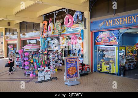 Magasins et divertissements à Barry Island South Wales UK Banque D'Images