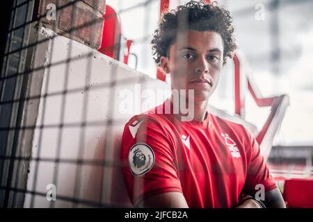 Nottingham, Royaume-Uni. 30th juin 2022. Brennan Johnson signe une nouvelle prolongation de contrat de quatre ans à Nottingham Forest, à Nottingham, au Royaume-Uni, le 6/30/2022. (Photo de Ritchie Sumpter/News Images/Sipa USA) crédit: SIPA USA/Alay Live News Banque D'Images