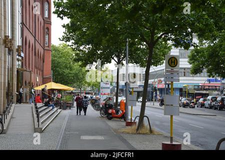 Berlin, Allemagne - 1 juillet 2022 - Grunewaldstrasse dans la localité de Steglitz. (Markku Rainer Peltonen) Banque D'Images