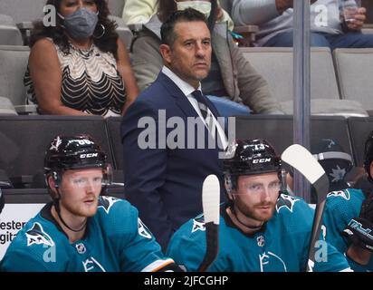 San Jose, États-Unis. 28th septembre 2021. Bob Boughner, entraîneur-chef des San Jose Sharks, regarde le match du banc contre les Los Angeles Kings pendant la deuxième période au SAP Center de San Jose, Californie, le mardi 28 septembre 2021. (Photo de Nhat V. Meyer/Bay Area News Group/TNS/Sipa USA) crédit: SIPA USA/Alay Live News Banque D'Images