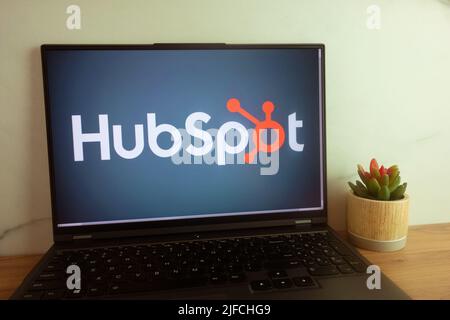 KONSKIE, POLOGNE - 30 juin 2022 : logo HubSpot Inc affiché sur l'écran de l'ordinateur portable Banque D'Images