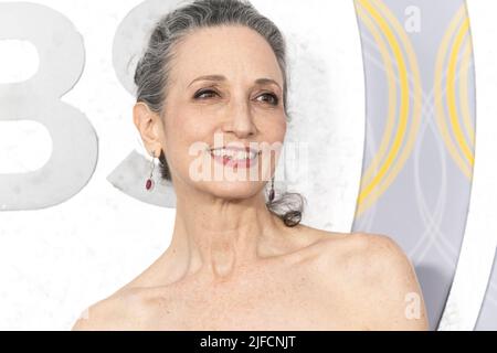 New York, NY - 12 juin 2022: Bebe Neuwirth assiste à 75th PRIX TONY au radio City Music Hall Banque D'Images