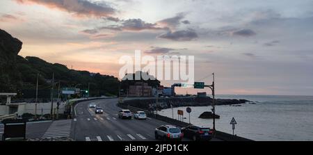 Autoroute côtière Shuinan-dong Taibu, ville de New Taipei - 28 juillet 2022 : route côtière Shuinan-dong Taibu, ville de New Taipei, Taïwan Banque D'Images